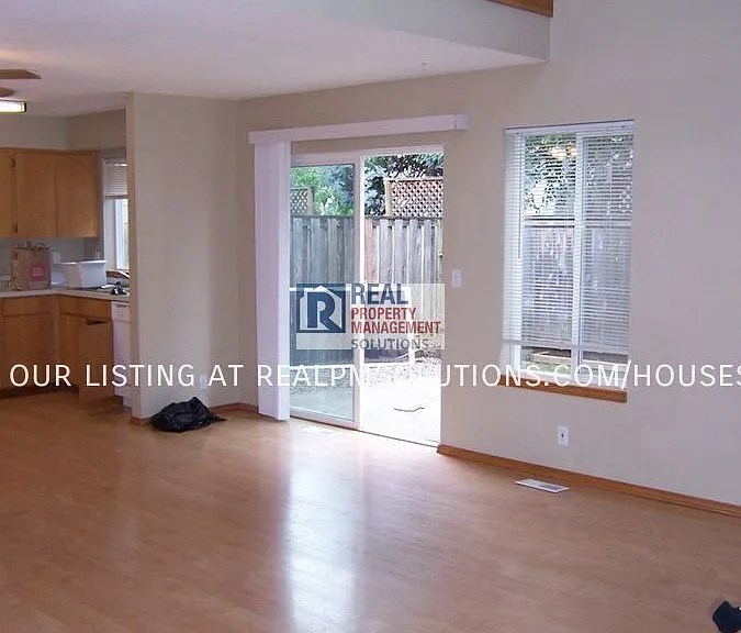 3173 NE 13th Pl — Photo 8
