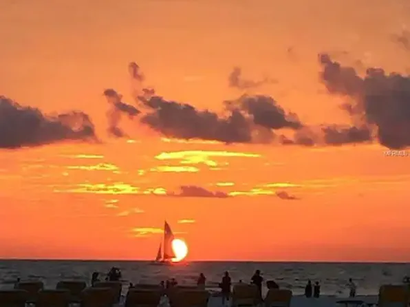 1706 Belleair Forest Dr, Belleair, FL