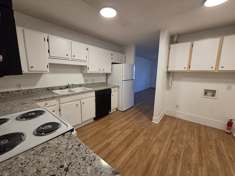 1034 Jessamine Trl — Photo 7