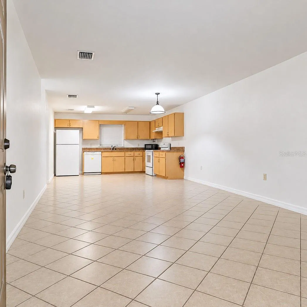 1624 SW 109th Pl — Photo 4
