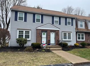 98 Mechanic St APT F, Foxboro, MA 02035