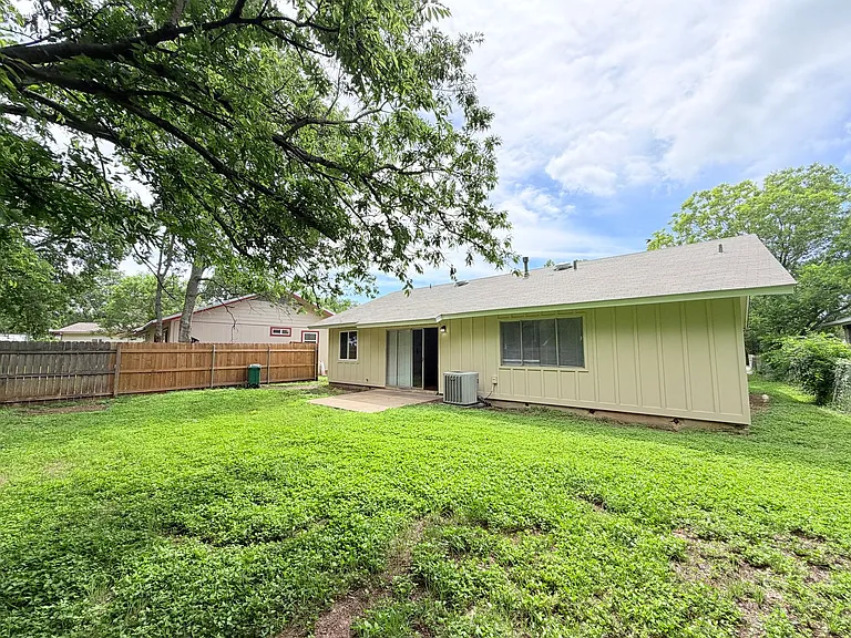 5206 Village Trl — Photo 24