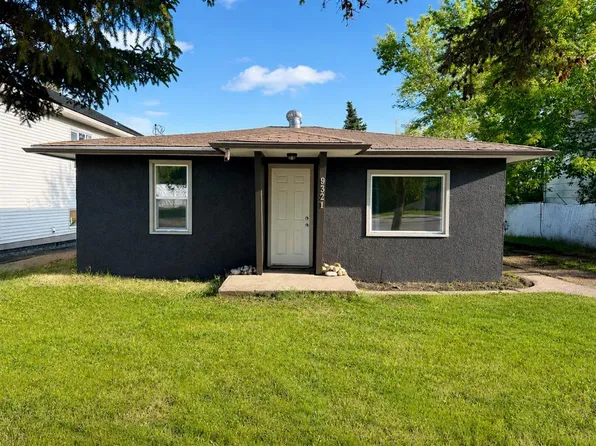 9321 N 104th Ave, Grande Prairie, AB T8V 1C8