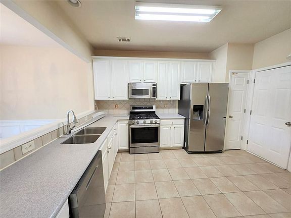 4th image of 2089 Deptford Dr