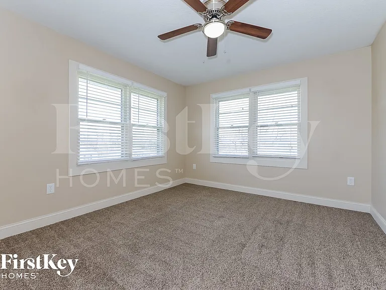 306 NW 54th Ter — Photo 10