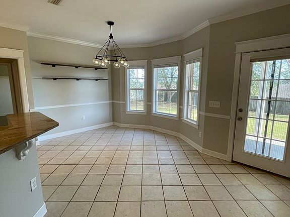 3rd image of 104 W Sommer Oak Dr