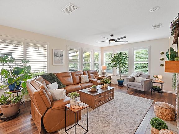4th image of 700 Livingston Place