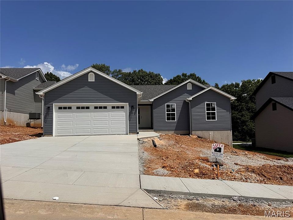 1st image of 721 Blake Dr