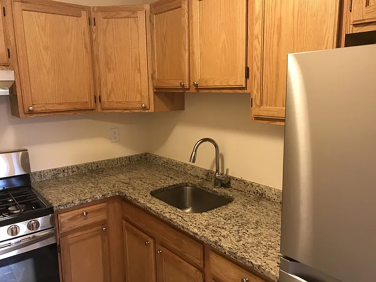 586 Main St — Photo 24