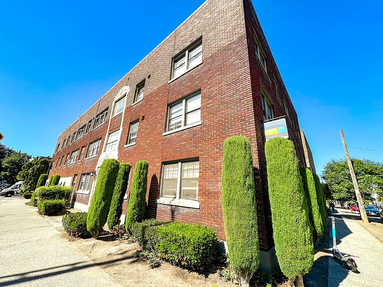 316 E Harrison St — Photo 22