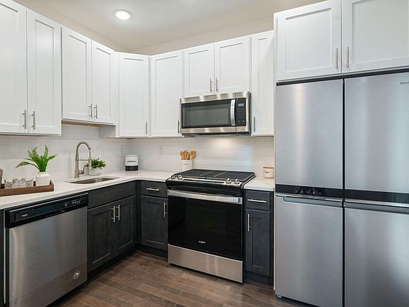 3rd image of 1328 Nectarine St #1