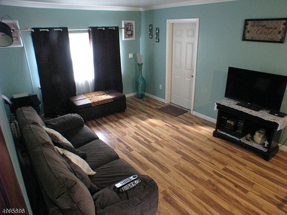 2nd image of 136 Hollywood Ave
