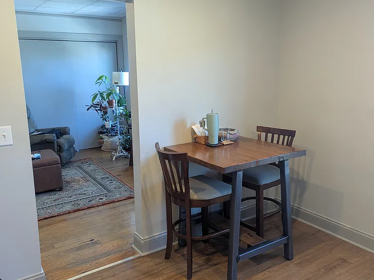 Kitchen eating area