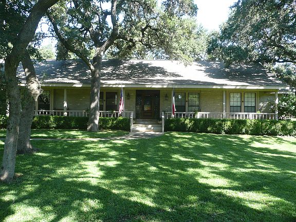 3rd image of 8641 Classic Oaks Ln