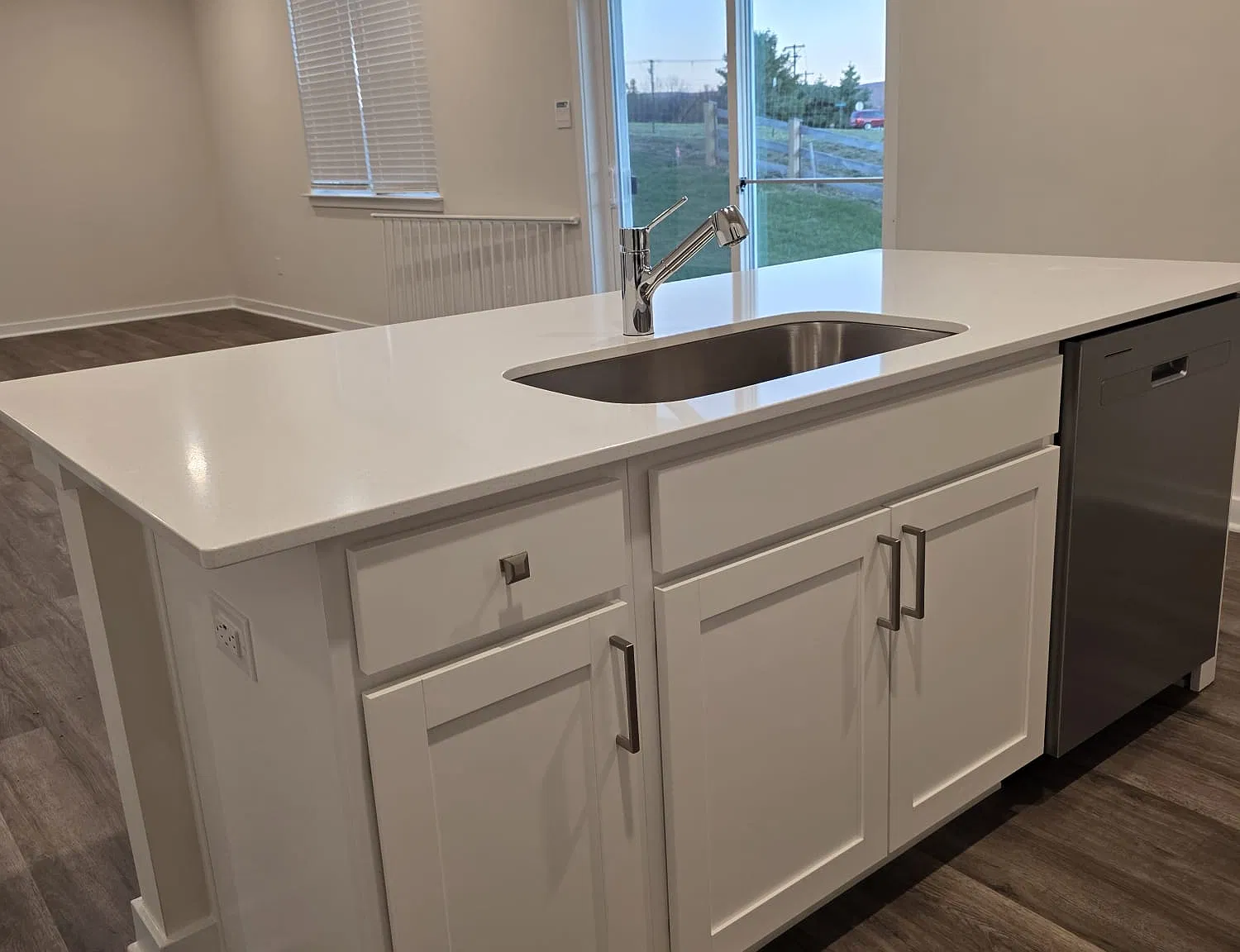 4 bed, 2314 sqft, $2,700 — Photo 4