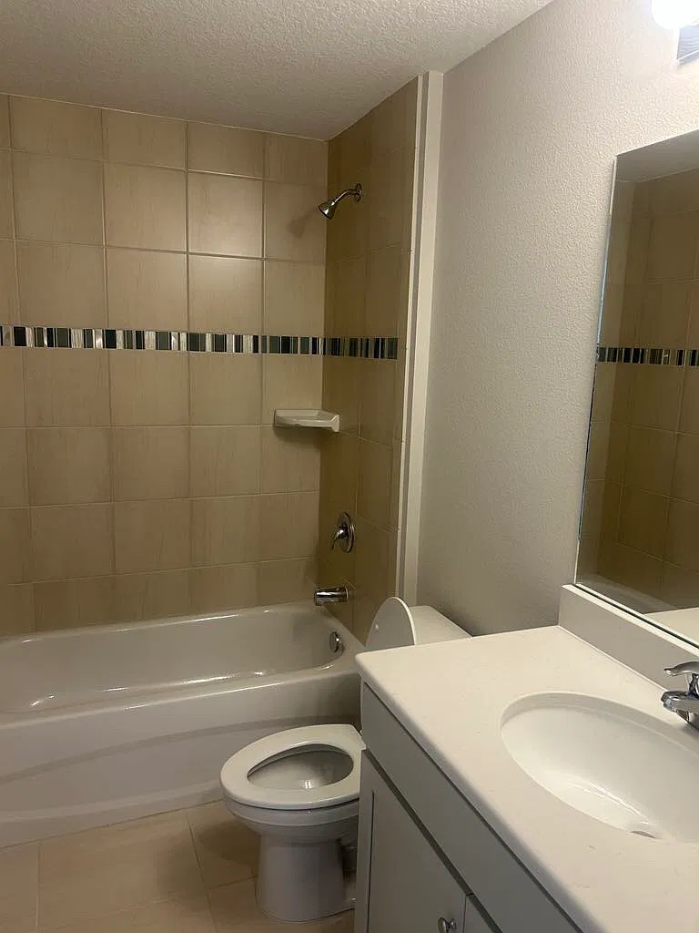 3 bed, 1200 sqft, $1,800 — Photo 4