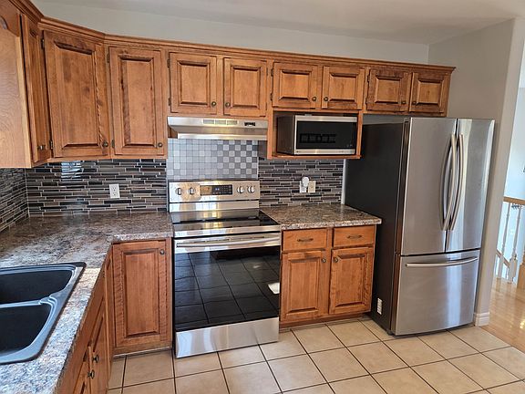 3rd image of 22 Hughes Ct