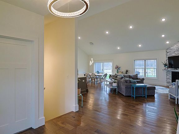 4th image of 3245 Paddock Ln