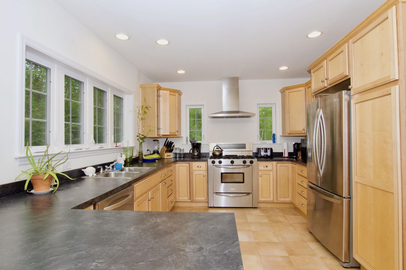  Eat in Kitchen 