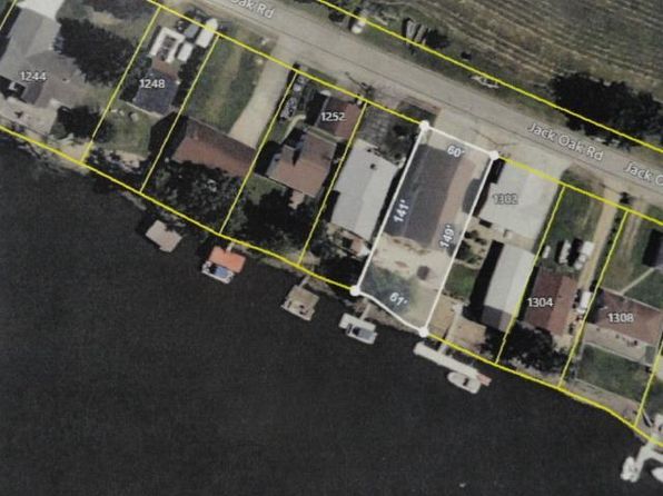 1300 Jack Oak Rd, Cassville, WI 53806