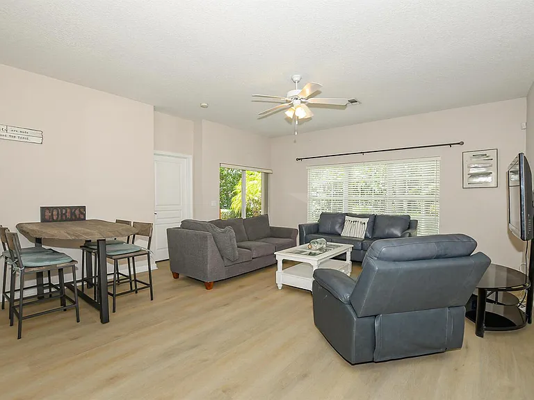 649 NE Bent Paddle Ln — Photo 7