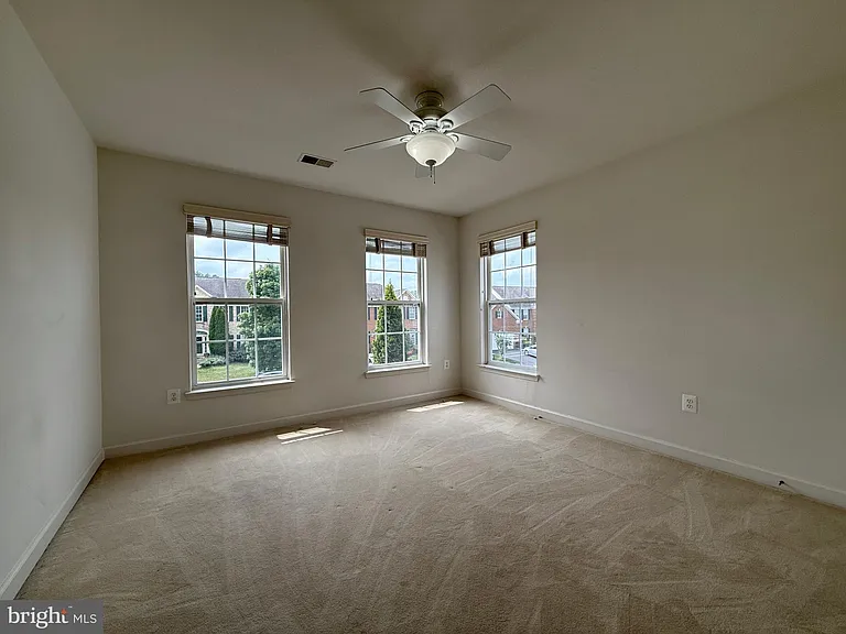 4415 Medallion Dr — Photo 40