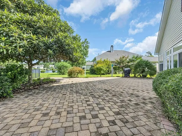 414 Carriage Lake Dr — Photo 25