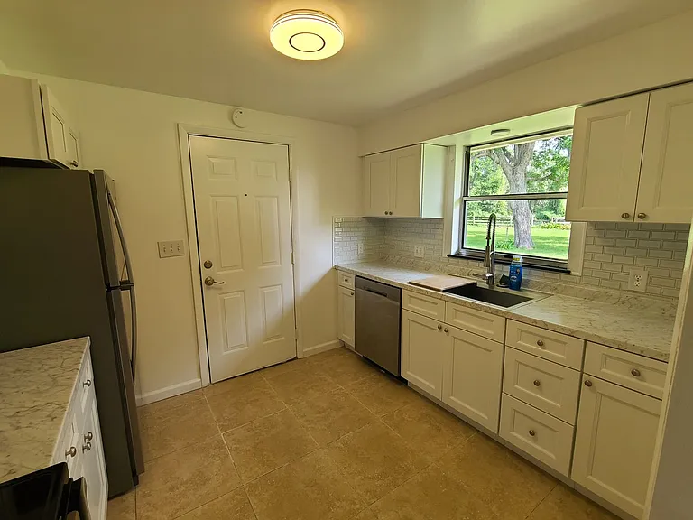 16579 SW 137th Ave — Photo 3