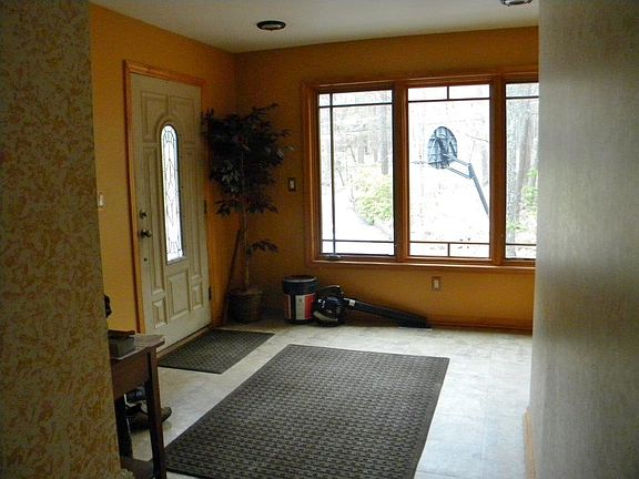 5th image of 185 Eastwood Dr
