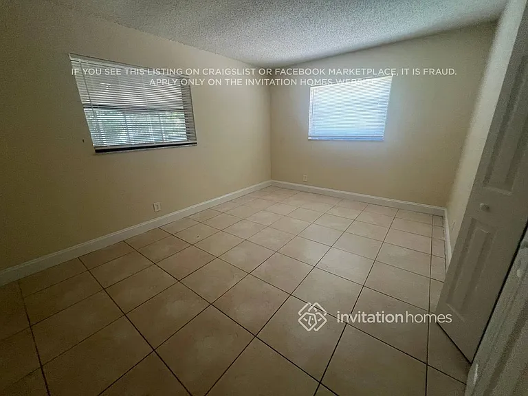 11171 NW 36th St — Photo 11