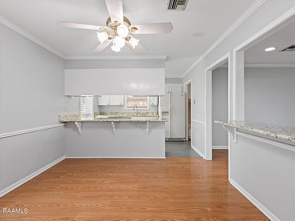 3rd image of 207 Vivian Dr