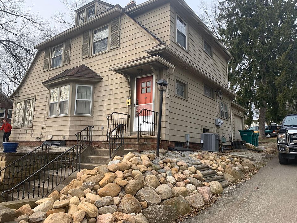1st image of 322 Pearl St