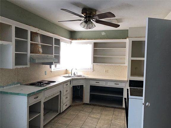 4th image of 1020 SW 67th Pl