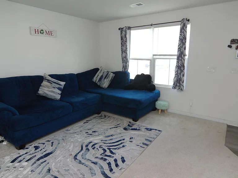 385 Saskatoon Dr — Photo 8