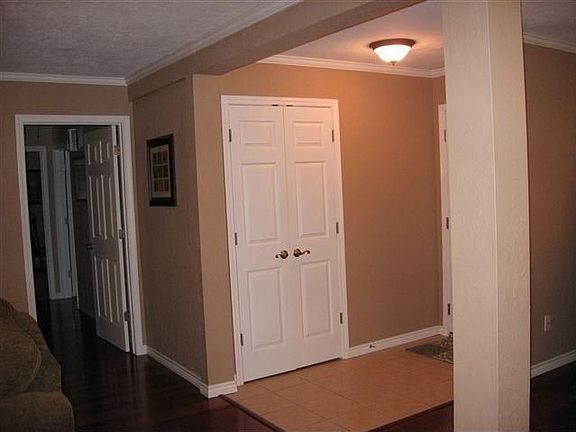 4th image of 674 Marilyn Ln