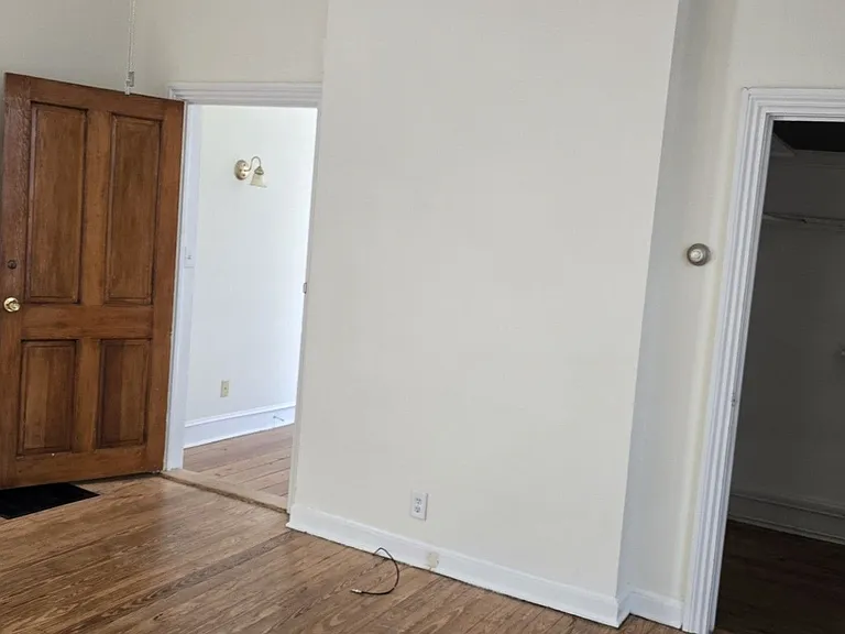 331 College St — Photo 9