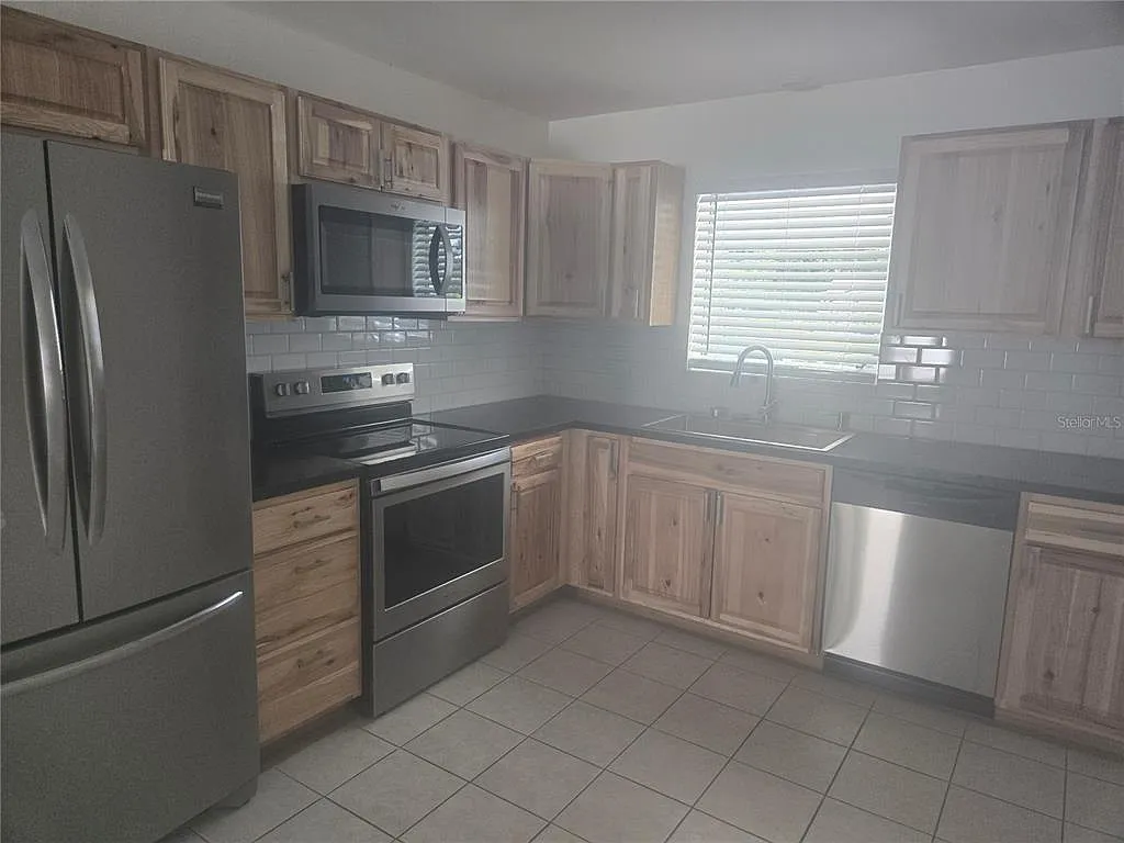2 bed, 1.0 bath, 1080 sqft, $2,400 — Photo 2