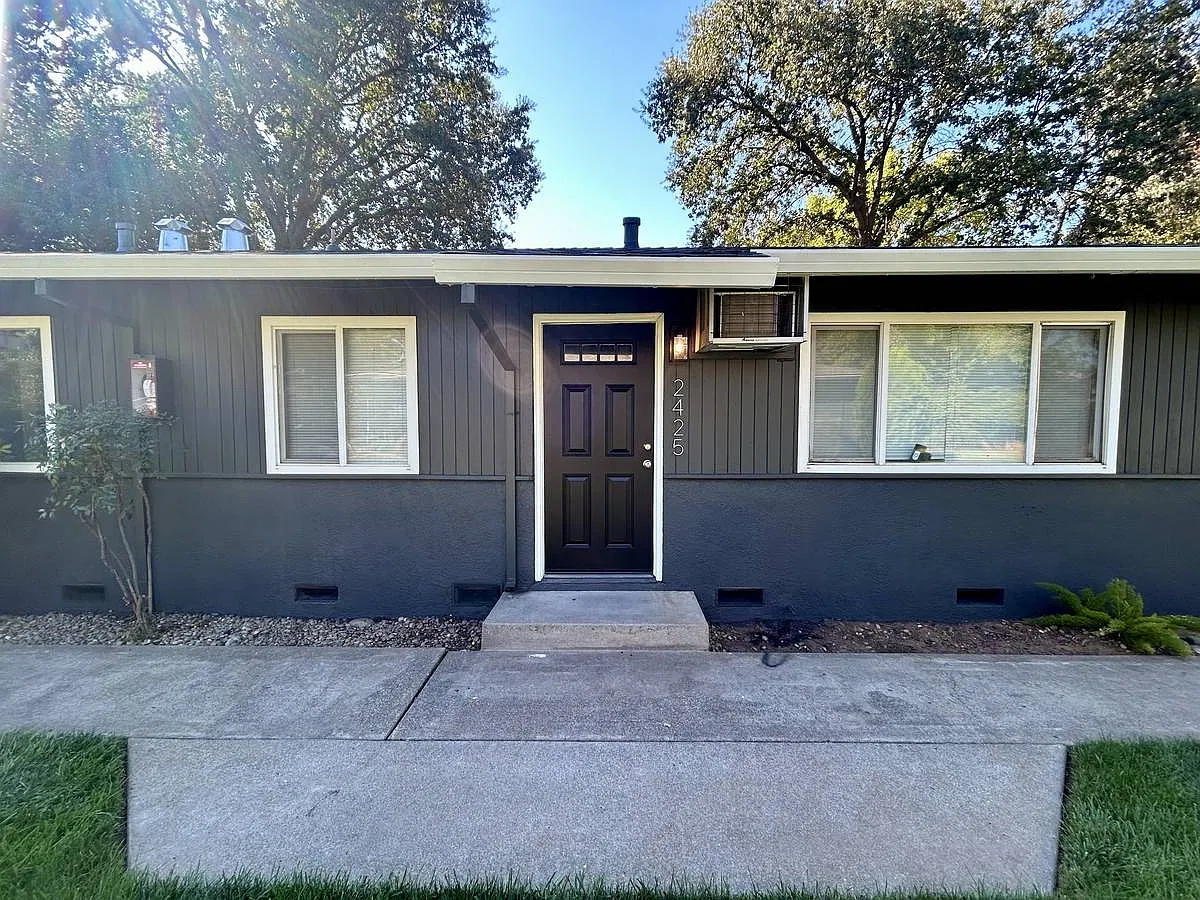2 bed, 750 sqft, $1,350 — Photo 2