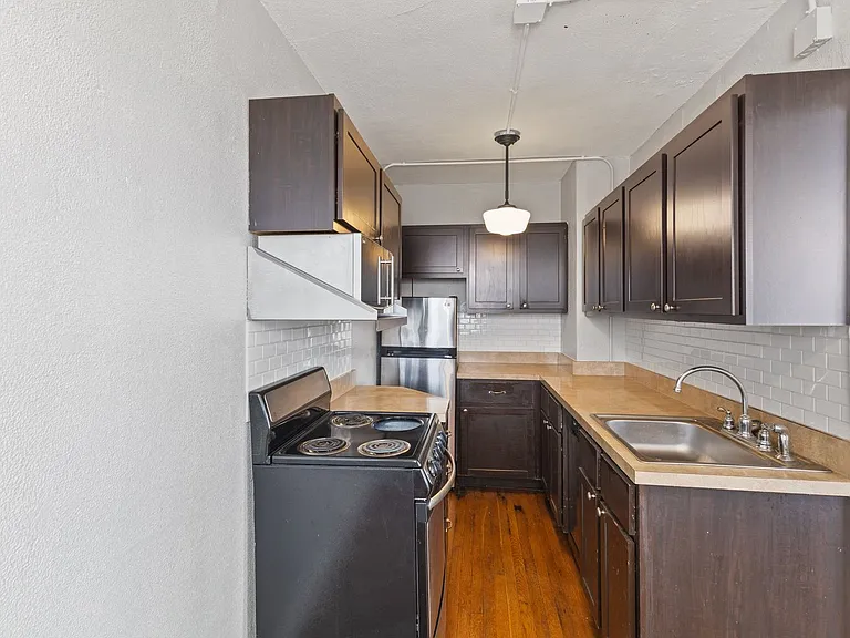 Piccadilly Apartments — Photo 33