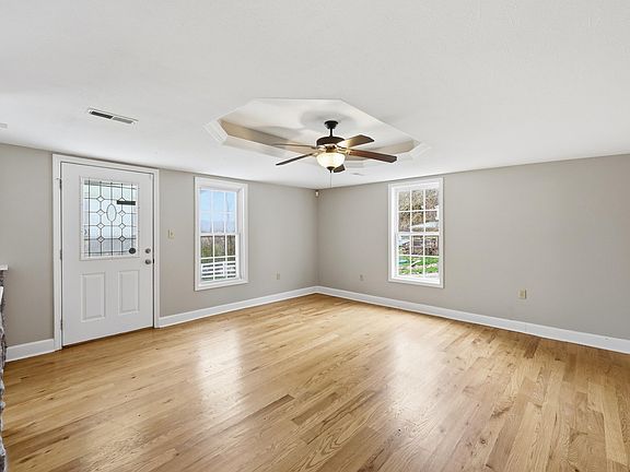 4th image of 1056 River Rd