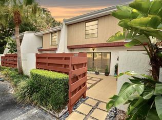 3905 Pinewood Ln #208, Hollywood, FL 33021