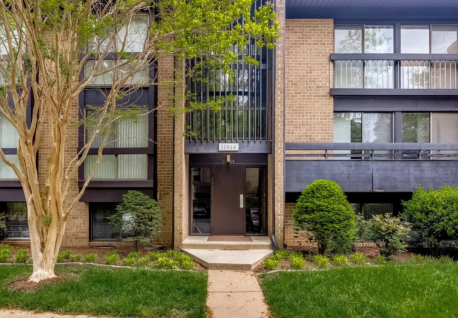 2 bed, 2.0 bath, 1249 sqft, $2,600 — Photo 2