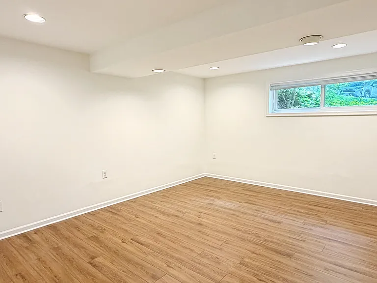 10611 Allenwood Ln — Photo 29