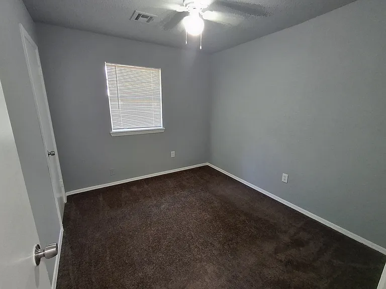 111 SE Coachman Dr — Photo 13