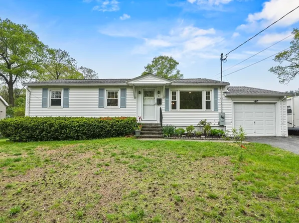 6 Batten St, Webster, MA 01570