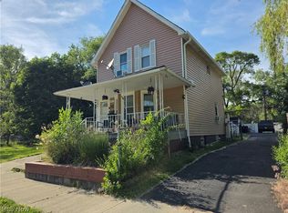 8817 Blaine Ave, Cleveland, OH 44106