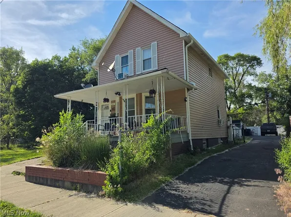 8817 Blaine Ave, Cleveland, OH 44106