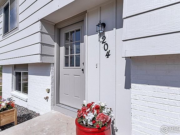 2nd image of 204 N Olive Ave