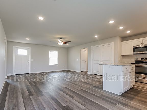 5th image of 376 N Mojave St