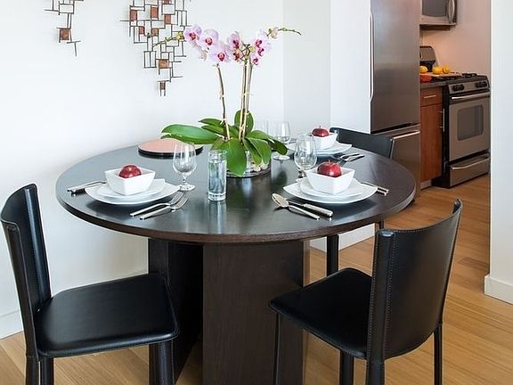 5th image of 260 W 54th St APT 39C